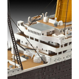 Revell 05210 ModelKit loď R.M.S. TITANIC (1:700)