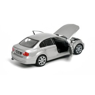Welly BMW 330i, Stříbrné 1:24