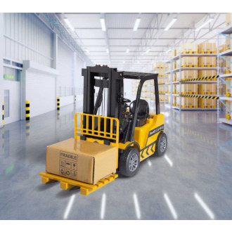 Revell 24535 Vysokozdvižný vozík - Car Forklifter
