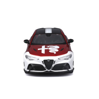 Bburago Alfa Romeo Giulia GTAm, červeno-bílá metalíza, 1:18