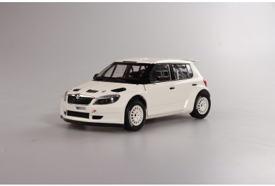 Škoda Fabia II FL S2000 (2010) Bílá 1:18, Šotolinová kola