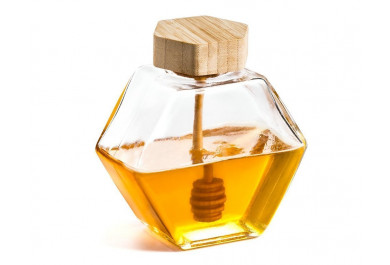 Šestiúhelníková sklenice na med s dřevěnou naběračkou