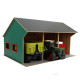 Kids Globe Farming Garáž dřevěná 1:16 pro 3 traktory, 55,5x75x43,5cm