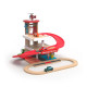 2Kids Toys Dřevěná garáž s vláčkodráhou